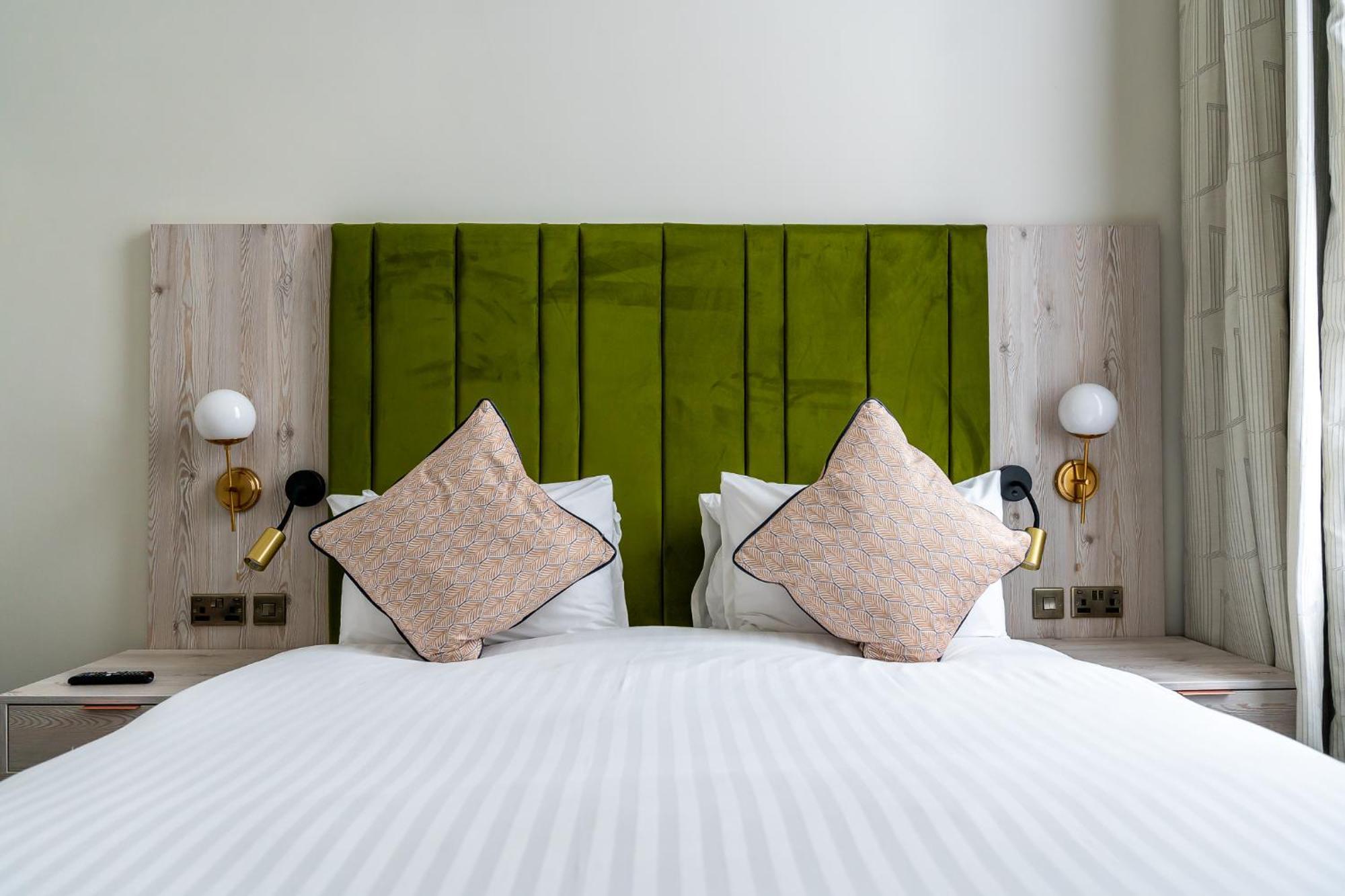 Trafford Hall Hotel Manchester, Trademark Collection By Wyndham エクステリア 写真