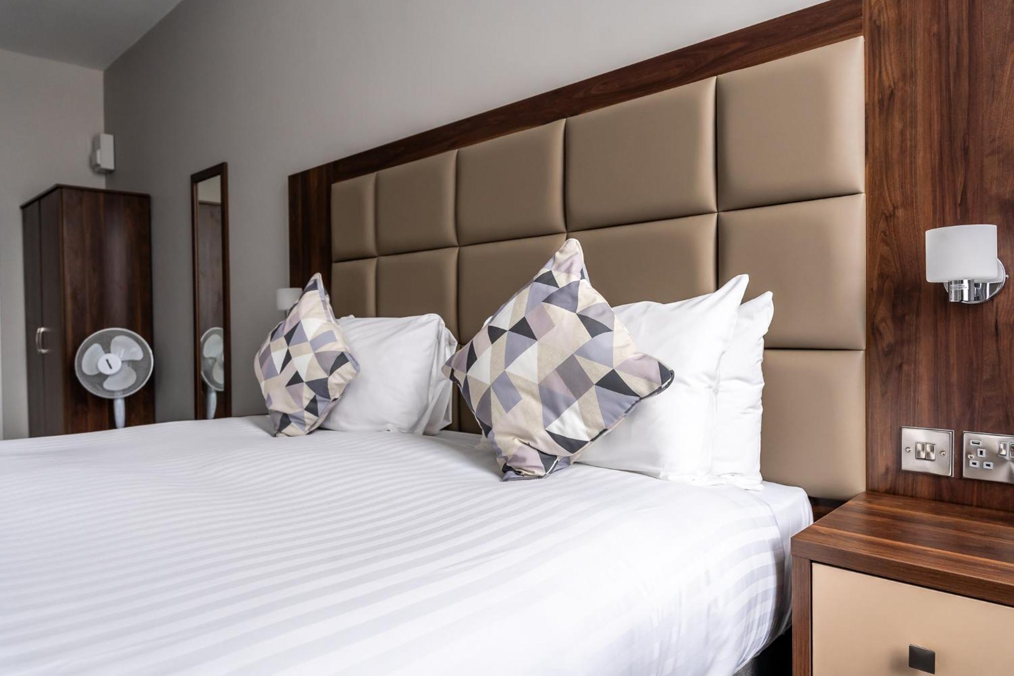 Trafford Hall Hotel Manchester, Trademark Collection By Wyndham エクステリア 写真